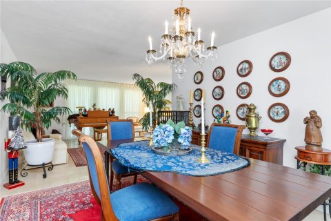 House in Palmetto Bay, Florida 5 bedrooms, 267.56 sq.m. № 2080475 - photo 7