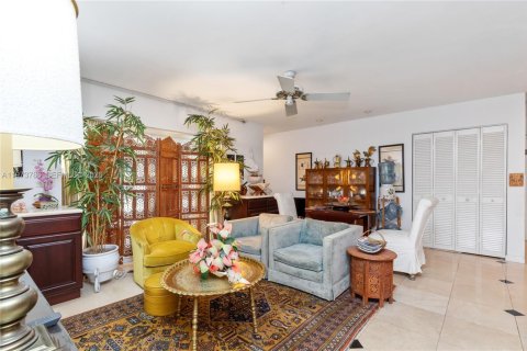 House in Palmetto Bay, Florida 5 bedrooms, 267.56 sq.m. № 2080475 - photo 13