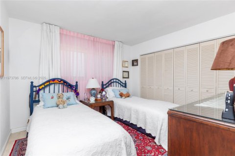 House in Palmetto Bay, Florida 5 bedrooms, 267.56 sq.m. № 2080475 - photo 22