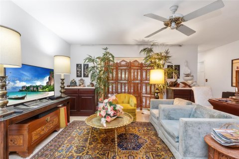 House in Palmetto Bay, Florida 5 bedrooms, 267.56 sq.m. № 2080475 - photo 14