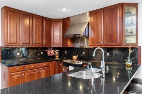 House in Palmetto Bay, Florida 5 bedrooms, 267.56 sq.m. № 2080475 - photo 16