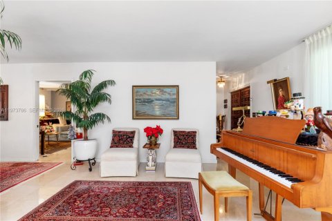 House in Palmetto Bay, Florida 5 bedrooms, 267.56 sq.m. № 2080475 - photo 4