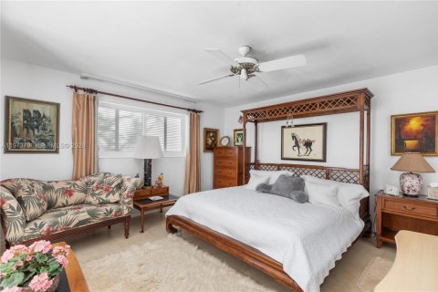 House in Palmetto Bay, Florida 5 bedrooms, 267.56 sq.m. № 2080475 - photo 25