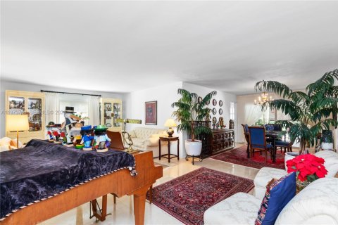 House in Palmetto Bay, Florida 5 bedrooms, 267.56 sq.m. № 2080475