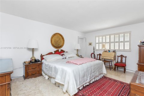 House in Palmetto Bay, Florida 5 bedrooms, 267.56 sq.m. № 2080475 - photo 27