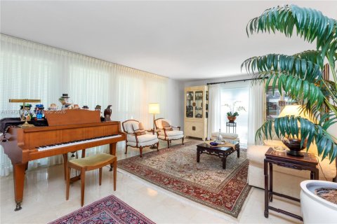 House in Palmetto Bay, Florida 5 bedrooms, 267.56 sq.m. № 2080475 - photo 3