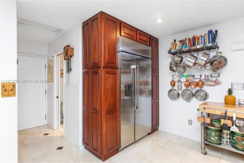 House in Palmetto Bay, Florida 5 bedrooms, 267.56 sq.m. № 2080475 - photo 17