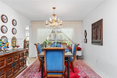 House in Palmetto Bay, Florida 5 bedrooms, 267.56 sq.m. № 2080475 - photo 5