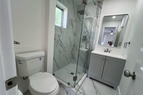 House in Hollywood, Florida 4 bedrooms, 140.75 sq.m. № 1706112 - photo 11