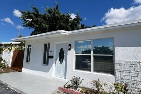 House in Hollywood, Florida 4 bedrooms, 140.75 sq.m. № 1706112 - photo 15