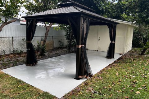 House in Hollywood, Florida 4 bedrooms, 140.75 sq.m. № 1706112 - photo 18