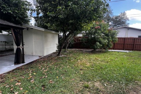 House in Hollywood, Florida 4 bedrooms, 140.75 sq.m. № 1706112 - photo 21
