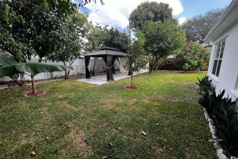 House in Hollywood, Florida 4 bedrooms, 140.75 sq.m. № 1706112 - photo 19