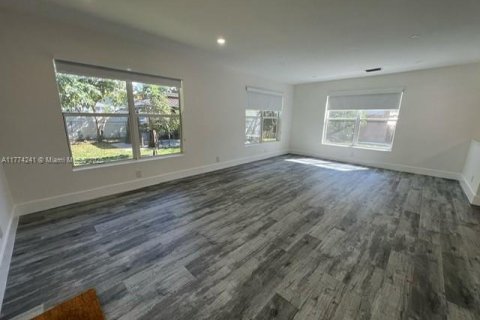 House in Hollywood, Florida 4 bedrooms, 140.75 sq.m. № 1706112 - photo 7