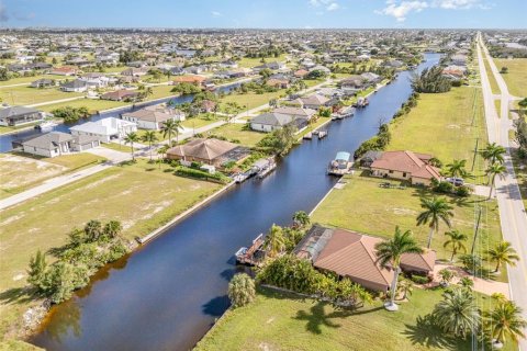 Villa ou maison à vendre à Cape Coral, Floride: 3 chambres, 166.02 m2 № 2151678 - photo 28