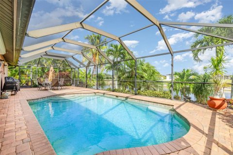 Villa ou maison à vendre à Cape Coral, Floride: 3 chambres, 166.02 m2 № 2151678 - photo 23