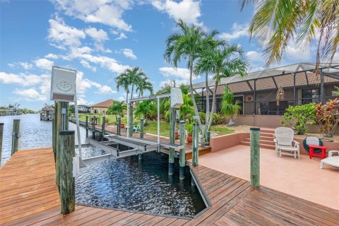 Villa ou maison à vendre à Cape Coral, Floride: 3 chambres, 166.02 m2 № 2151678 - photo 26