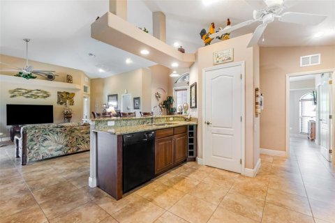 Villa ou maison à vendre à Cape Coral, Floride: 3 chambres, 166.02 m2 № 2151678 - photo 8