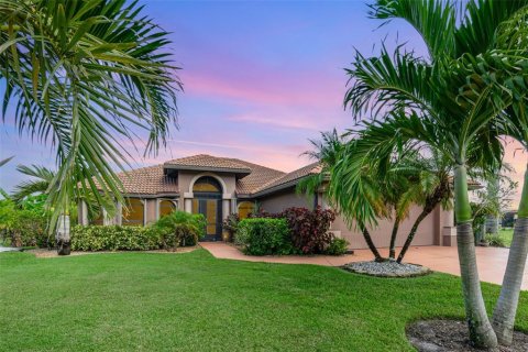 Villa ou maison à Cape Coral, Floride 3 chambres, 166.02 m2 № 2151678