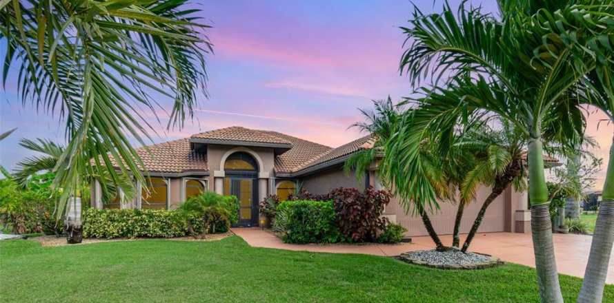 Villa ou maison à Cape Coral, Floride 3 chambres, 166.02 m2 № 2151678