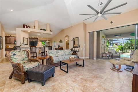 Villa ou maison à vendre à Cape Coral, Floride: 3 chambres, 166.02 m2 № 2151678 - photo 4
