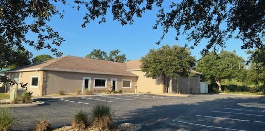 Propiedad comercial en Bradenton, Florida 599.22 m2 № 2280197
