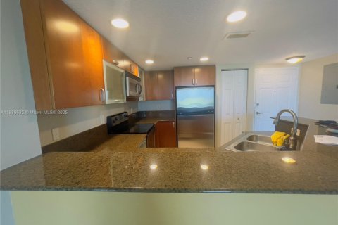 Copropriété à louer à Hallandale Beach, Floride: 2 chambres, 106.84 m2 № 1929284 - photo 6