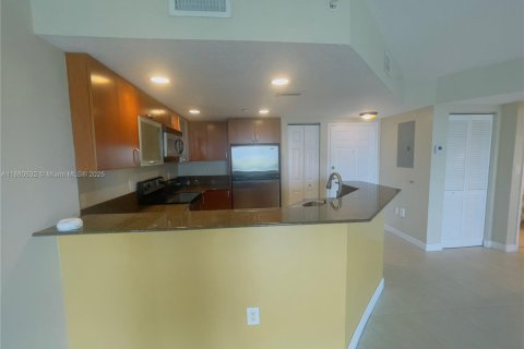 Copropriété à louer à Hallandale Beach, Floride: 2 chambres, 106.84 m2 № 1929284 - photo 11