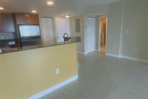 Copropriété à louer à Hallandale Beach, Floride: 2 chambres, 106.84 m2 № 1929284 - photo 4