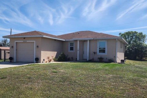 House in Punta Gorda, Florida 2 bedrooms, 120.03 sq.m. № 1720192 - photo 1