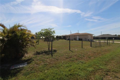 House in Punta Gorda, Florida 2 bedrooms, 120.03 sq.m. № 1720192 - photo 3