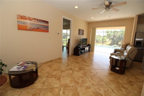 House in Punta Gorda, Florida 2 bedrooms, 120.03 sq.m. № 1720192 - photo 6