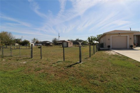 House in Punta Gorda, Florida 2 bedrooms, 120.03 sq.m. № 1720192 - photo 4