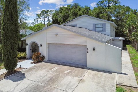 Casa en venta en Tampa, Florida, 5 dormitorios, 327.11 m2 № 1796966 - foto 2