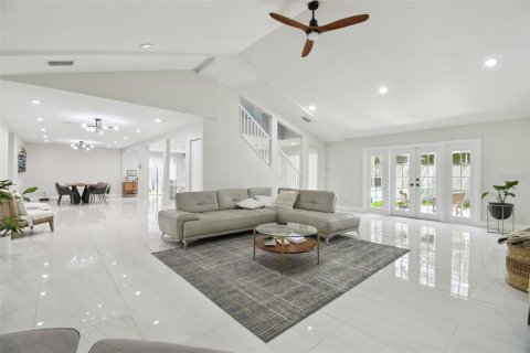Casa en venta en Tampa, Florida, 5 dormitorios, 327.11 m2 № 1796966 - foto 5