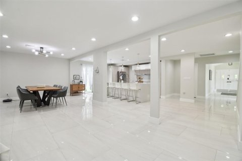 Casa en venta en Tampa, Florida, 5 dormitorios, 327.11 m2 № 1796966 - foto 20