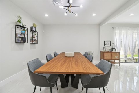 Casa en venta en Tampa, Florida, 5 dormitorios, 327.11 m2 № 1796966 - foto 22