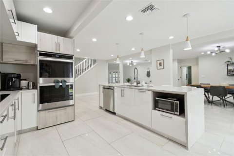Casa en venta en Tampa, Florida, 5 dormitorios, 327.11 m2 № 1796966 - foto 16