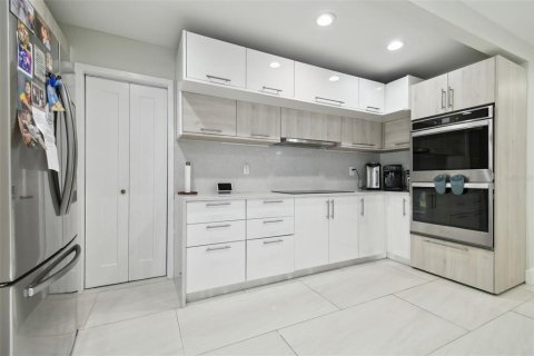 Casa en venta en Tampa, Florida, 5 dormitorios, 327.11 m2 № 1796966 - foto 17