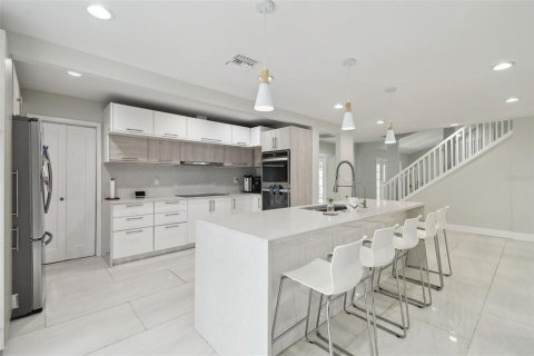 Casa en venta en Tampa, Florida, 5 dormitorios, 327.11 m2 № 1796966 - foto 12