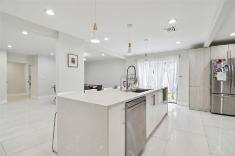 Casa en venta en Tampa, Florida, 5 dormitorios, 327.11 m2 № 1796966 - foto 14