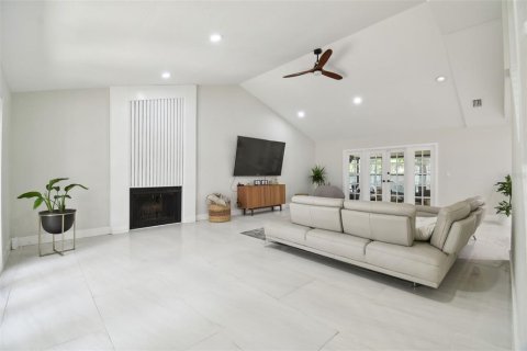 Casa en venta en Tampa, Florida, 5 dormitorios, 327.11 m2 № 1796966 - foto 9