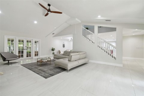 Casa en venta en Tampa, Florida, 5 dormitorios, 327.11 m2 № 1796966 - foto 8