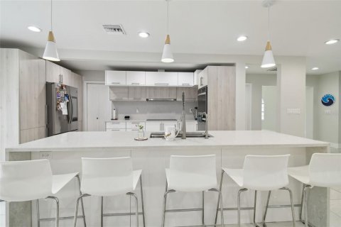Casa en venta en Tampa, Florida, 5 dormitorios, 327.11 m2 № 1796966 - foto 15