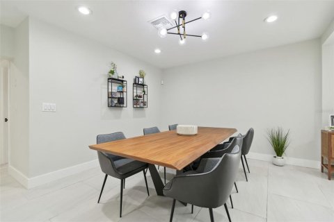 Casa en venta en Tampa, Florida, 5 dormitorios, 327.11 m2 № 1796966 - foto 24