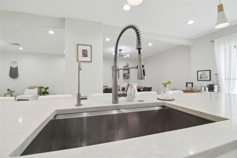 Casa en venta en Tampa, Florida, 5 dormitorios, 327.11 m2 № 1796966 - foto 19