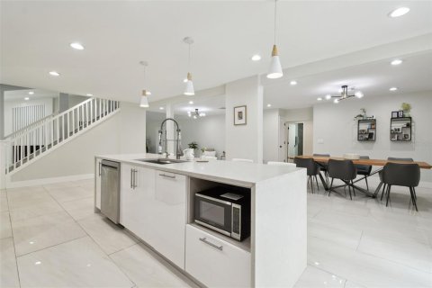 Casa en venta en Tampa, Florida, 5 dormitorios, 327.11 m2 № 1796966 - foto 18