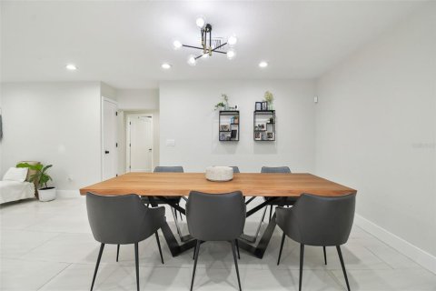 Casa en venta en Tampa, Florida, 5 dormitorios, 327.11 m2 № 1796966 - foto 23