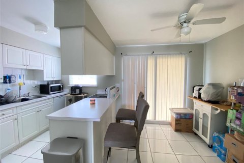 Condo in Orlando, Florida, 1 bedroom  № 1878300 - photo 6