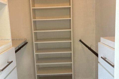 Condo in Miami, Florida, 3 bedrooms  № 2049909 - photo 20